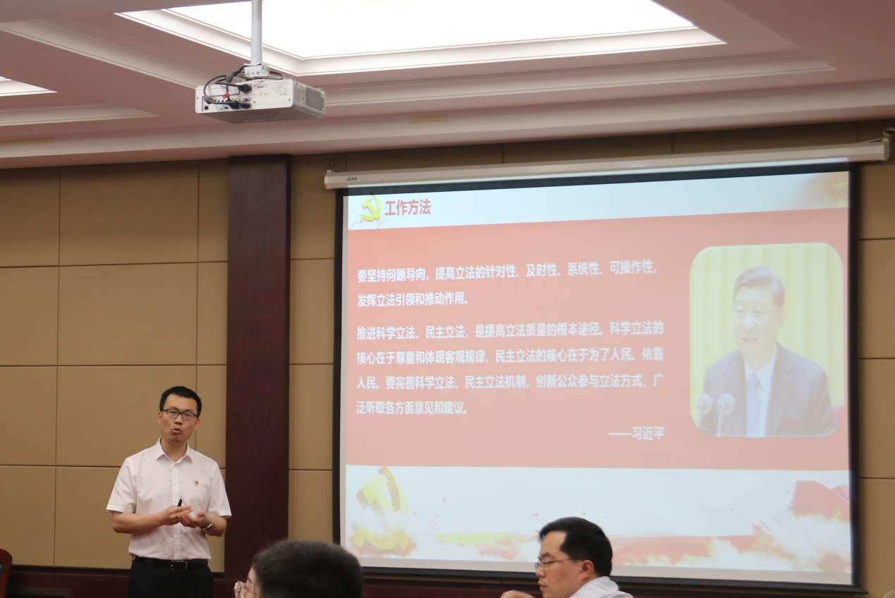 说明: E:\网站公众号维护\2021年\5月\05251929cc威尼斯党委书记王桂为师生党员上党课\新建文件夹 (3)\IMG_2379.JPG 说明: E:\网站公众号维护\2021年\5月\05251929cc威尼斯党委书记王桂为师生党员上党课\新建文件夹 (3)\IMG_2379.JPG